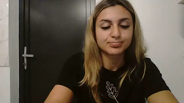 NicolePlay online show from June 4, 2:39 am