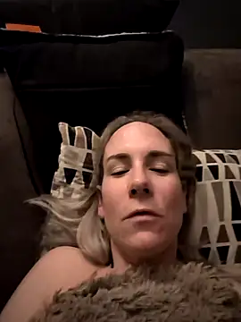 NaomiAndFriends online show from December 2, 5:24 am