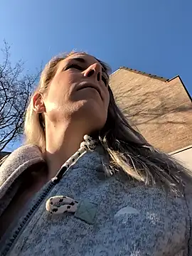 NaomiAndFriends online show from March 3, 8:42 am