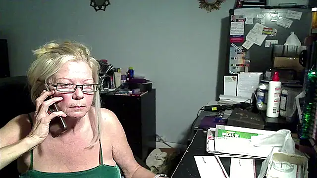 XTRAHORNYONE online show from May 6, 1:57 am