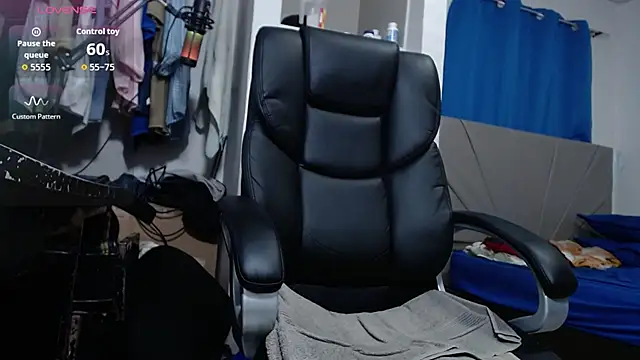 Snapshot of lewislamxxx_hot chatting on September 12, 9:15 pm lewislamxxx hot online show from September 12, 9:15 pm