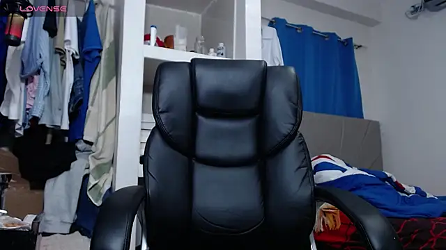 Snapshot of lewislamxxx_hot chatting on February 19, 11:01 pm lewislamxxx hot online show from February 19, 11:01 pm