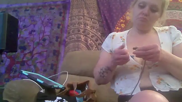 Mostlikely2suckseed88 online show from May 19, 10:27 pm
