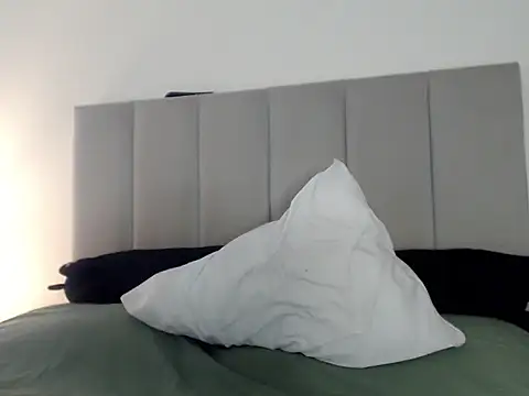 Snapshot of Aleska__Bell chatting on December 13, 10:04 pm Aleska Bell online show from December 13, 10:04 pm