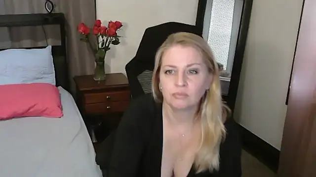 HollieBim online show from June 2, 2:08 pm
