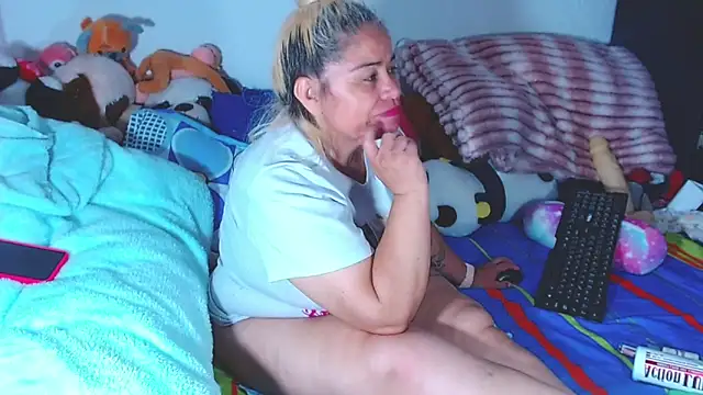 estrellita fugaz16x online show from June 5, 3:02 am