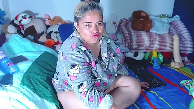 estrellita fugaz16x online show from June 12, 4:33 am