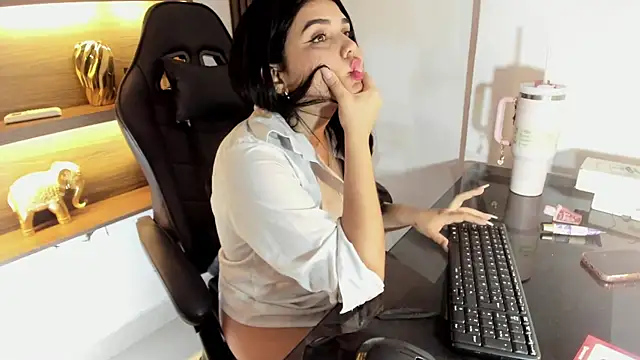 Maddysex  online show from March 10, 5:50 pm