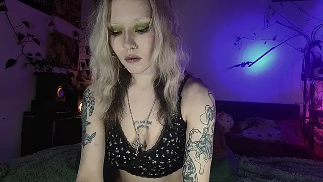 Snapshot of olivecum chatting on November 12, 1:11 pm olivecum online show from November 12, 1:11 pm