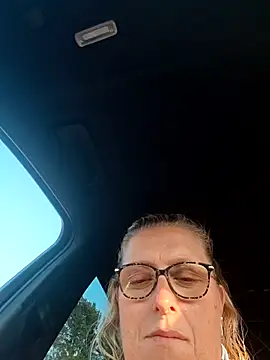 Snapshot of winniess40 chatting on July 8, 6:34 pm winniess40 online show from July 8, 6:34 pm