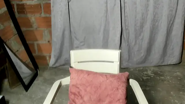 Snapshot of thaimy_ chatting on July 7, 2:14 am thaimy online show from July 7, 2:14 am