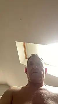 Snapshot of Vlad200472 chatting on December 25, 10:39 am Vlad200472 online show from December 25, 10:39 am