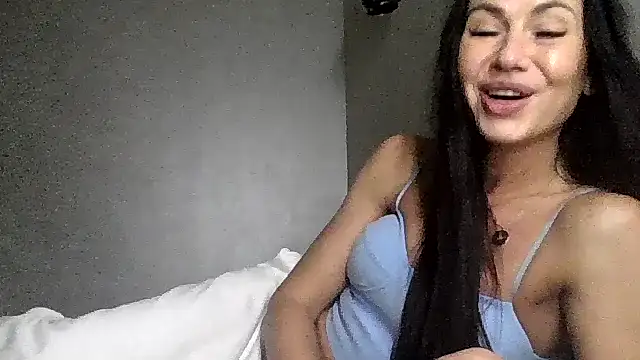 Snapshot of JulianaGold1 chatting on November 3, 9:48 pm JulianaGold1 online show from November 3, 9:48 pm