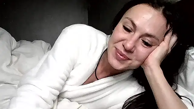 JulianaGold1 online show from December 22, 11:13 pm