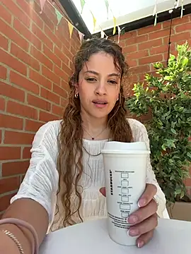 Snapshot of alana15 chatting on June 21, 3:25 pm alana15 online show from June 21, 3:25 pm