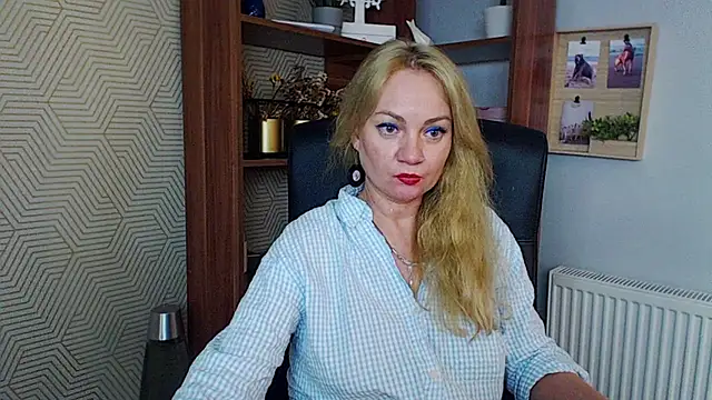 Snapshot of KayaMagic chatting on November 17, 5:52 pm KayaMagic online show from November 17, 5:52 pm