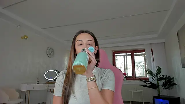 Snapshot of TiffanyHouston_ chatting on December 14, 8:45 am TiffanyHouston online show from December 14, 8:45 am