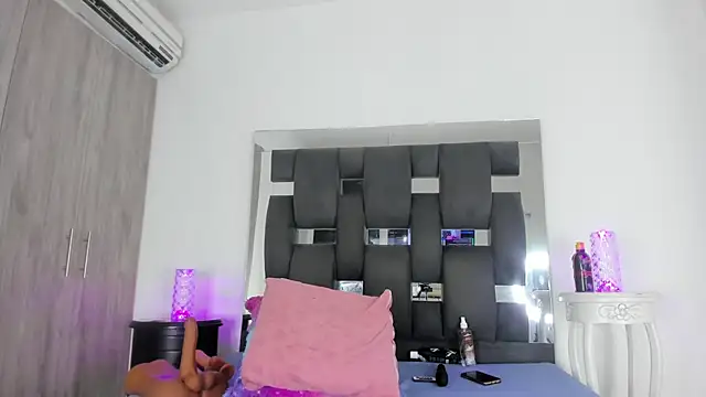 Snapshot of tanyyaa chatting on February 9, 2:06 am tanyyaa online show from February 9, 2:06 am