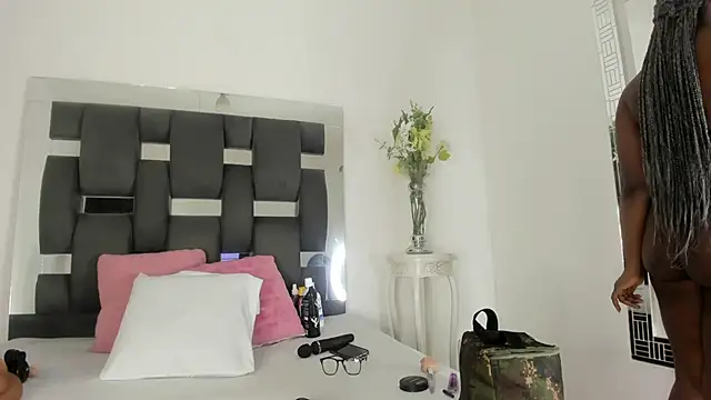 Snapshot of tanyyaa chatting on February 12, 1:16 pm tanyyaa online show from February 12, 1:16 pm