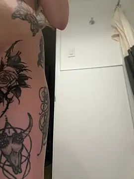 Snapshot of chloetease chatting on December 13, 11:17 pm chloetease online show from December 13, 11:17 pm