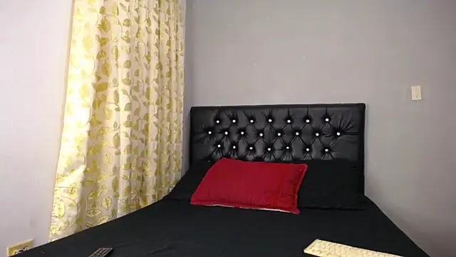 Snapshot of loveyouzahara2020 chatting on December 13, 11:17 pm loveyouzahara2020 online show from December 13, 11:17 pm