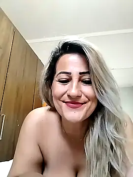 Snapshot of vivifernades chatting on January 14, 8:15 pm vivifernades online show from January 14, 8:15 pm