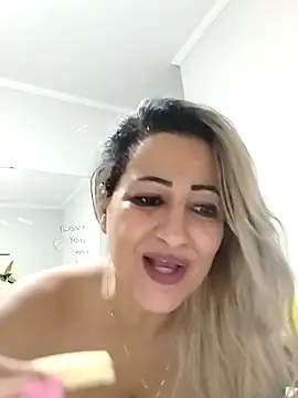 Snapshot of vivifernades chatting on January 14, 11:27 pm vivifernades online show from January 14, 11:27 pm