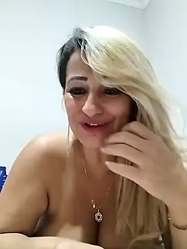 Snapshot of vivifernades chatting on January 28, 12:22 pm vivifernades online show from January 28, 12:22 pm