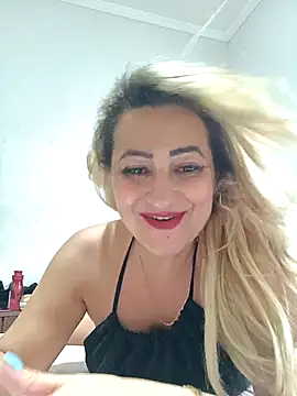 Snapshot of vivifernades chatting on March 5, 9:15 pm vivifernades online show from March 5, 9:15 pm