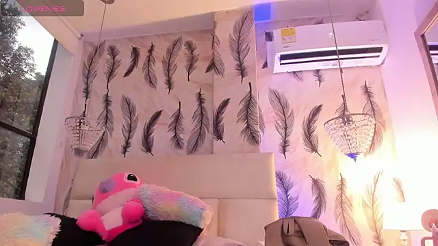 Snapshot of Vivi_prinncess chatting on October 25, 10:26 pm Vivi prinncess online show from October 25, 10:26 pm