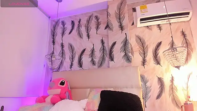 Snapshot of Vivi_prinncess chatting on November 17, 11:54 pm Vivi prinncess online show from November 17, 11:54 pm