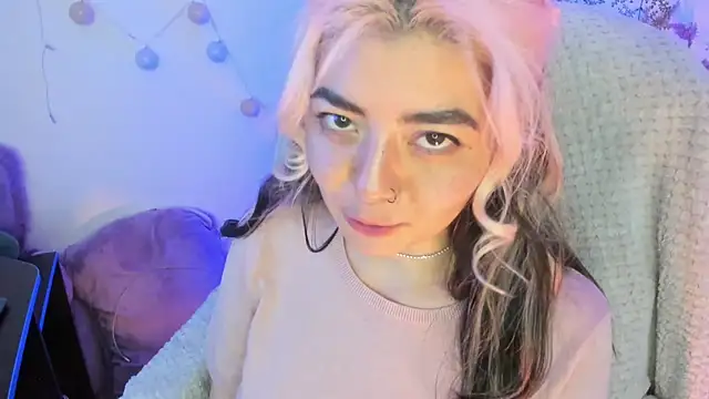 Snapshot of Sammysammy_ chatting on January 4, 7:13 am Sammysammy online show from January 4, 7:13 am