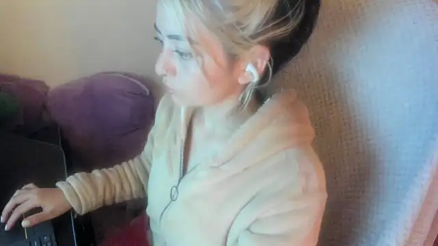 Snapshot of Sammysammy_ chatting on June 19, 11:14 am Sammysammy online show from June 19, 11:14 am
