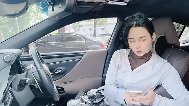 Snapshot of orla2021 chatting on December 2, 1:03 am orla2021 online show from December 2, 1:03 am