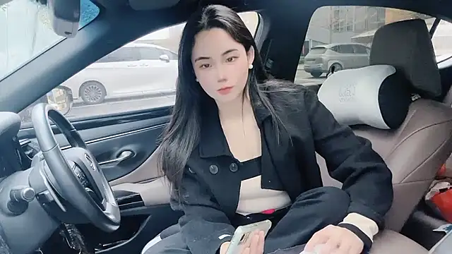 Snapshot of orla2021 chatting on March 5, 6:12 am orla2021 online show from March 5, 6:12 am