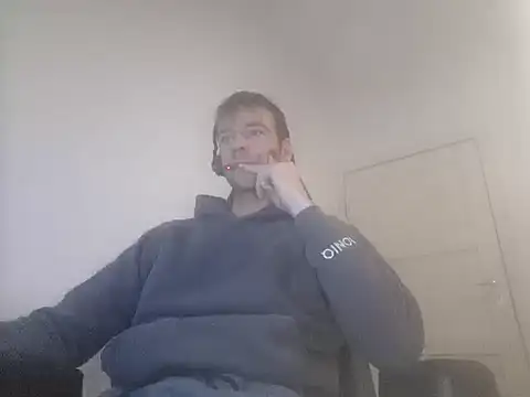 Snapshot of fit_ass_2021 chatting on December 27, 7:08 am fit ass 2021 online show from December 27, 7:08 am