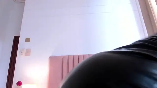 Snapshot of AGATHAA_WHITE chatting on February 24, 11:43 am AGATHAA WHITE online show from February 24, 11:43 am