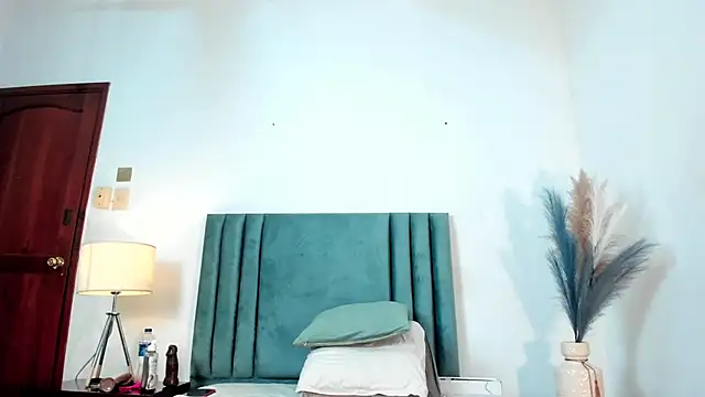 Snapshot of AGATHAA_WHITE chatting on March 13, 2:44 pm AGATHAA WHITE online show from March 13, 2:44 pm