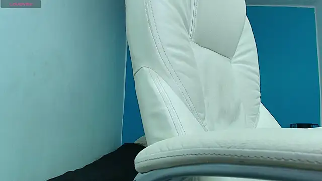 Snapshot of Dephne__ chatting on December 12, 12:44 pm Dephne online show from December 12, 12:44 pm