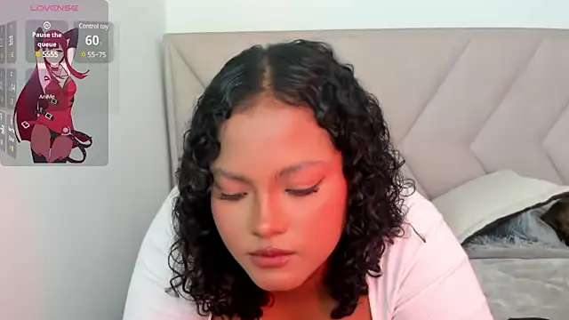 Snapshot of Dephne__ chatting on February 12, 5:37 pm Dephne online show from February 12, 5:37 pm