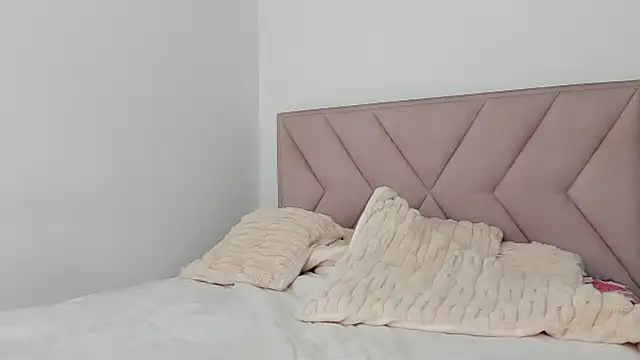 Snapshot of Dephne__ chatting on February 26, 5:39 pm Dephne online show from February 26, 5:39 pm