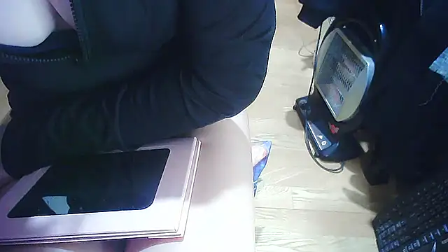 Snapshot of cindy01113520 chatting on January 30, 12:50 am cindy01113520 online show from January 30, 12:50 am