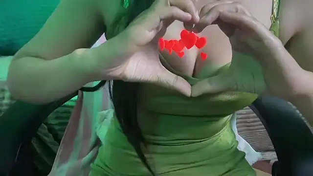 Snapshot of Queen_Angelena chatting on December 16, 5:18 pm Queen Angelena online show from December 16, 5:18 pm