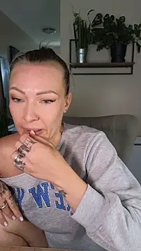 Sacha-xx online show from April 28, 9:36 am