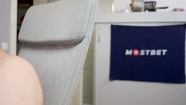 foxeslovefoxes online show from December 14, 2:21 pm