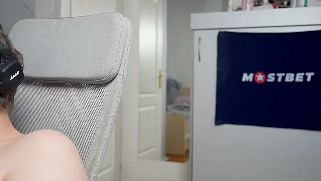 foxeslovefoxes online show from January 8, 12:26 pm