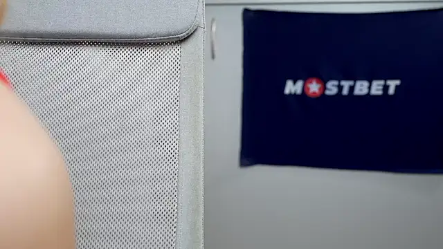 foxeslovefoxes online show from January 12, 2:52 pm