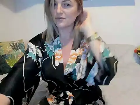 Jadore able online show from February 15, 4:25 am