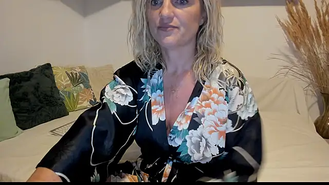 Jadore able online show from September 11, 1:39 am