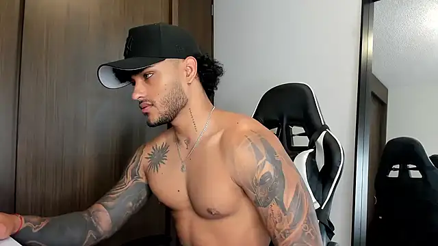 Snapshot of Alessandro_Vanni chatting on December 27, 3:26 pm Alessandro Vanni online show from December 27, 3:26 pm